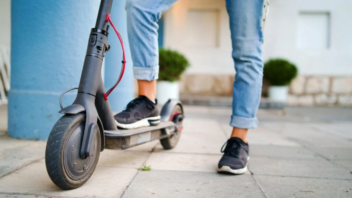 Aproape de comă alcoolică, pe trotineta electrică