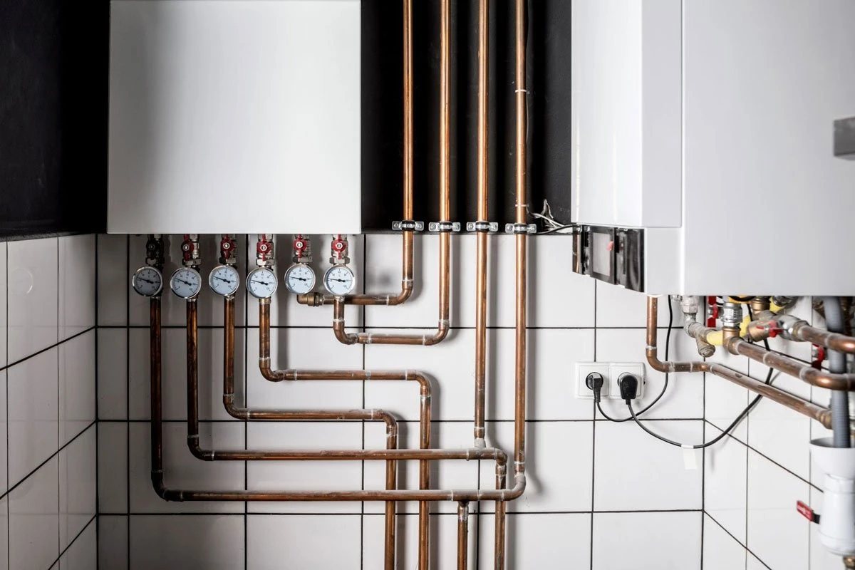 Aproape jumătate dintre români susţin că renunţarea la centralele pe gaz este o decizie greşită