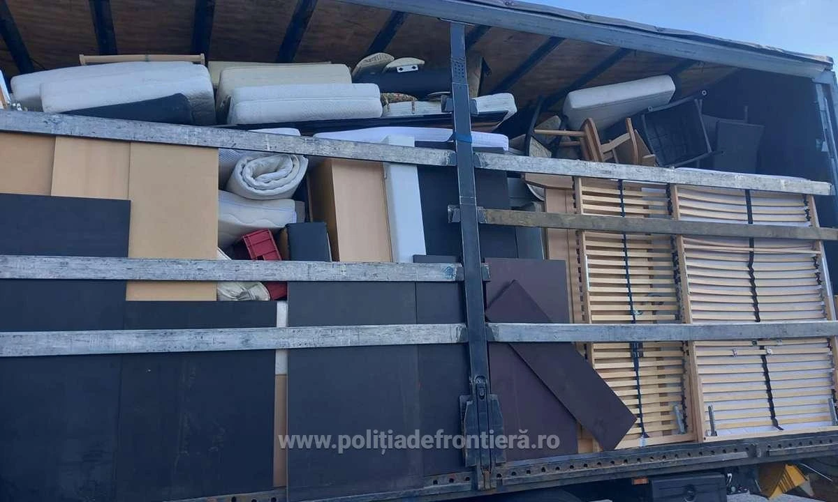 Aproximativ 22 de tone de deșeuri, oprite la intrarea în țară