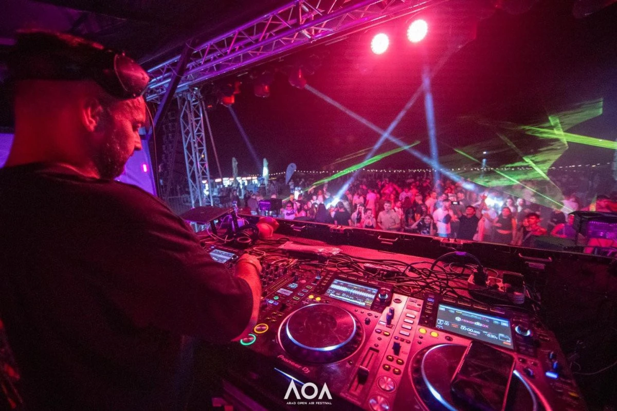 Arad Open Air: muzică și dans pe plaja de la Ghioroc