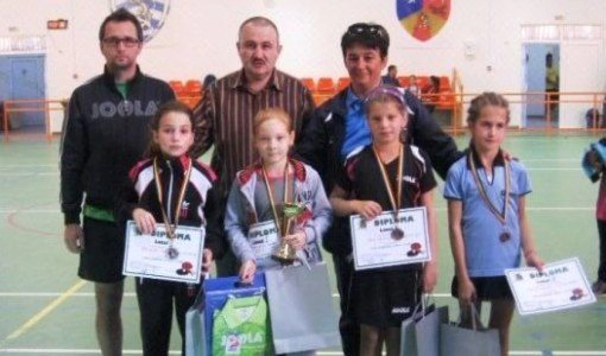 ARADEANCA ADELA STRUNA A CASTIGAT CUPA ROMANIEI LA TENIS DE MASA 