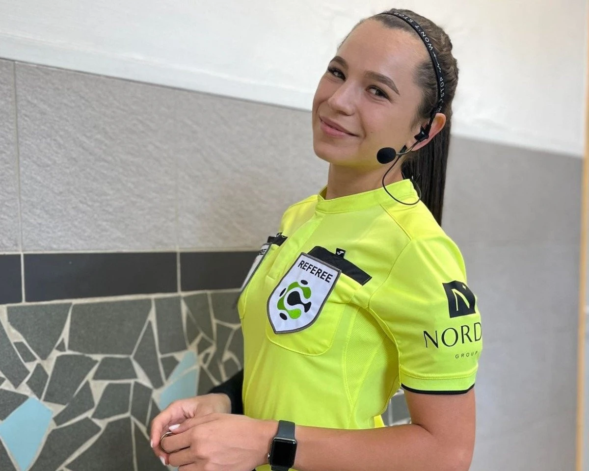 Arădeanca Andreea Șușcă va ridica fanionul și în Liga a II-a, visul ei este ecusonul FIFA!