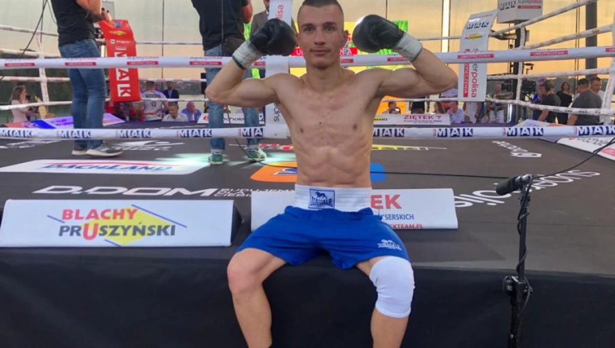 Arădeanul Cosmin Neagu a debutat spectaculos în boxul profesionist