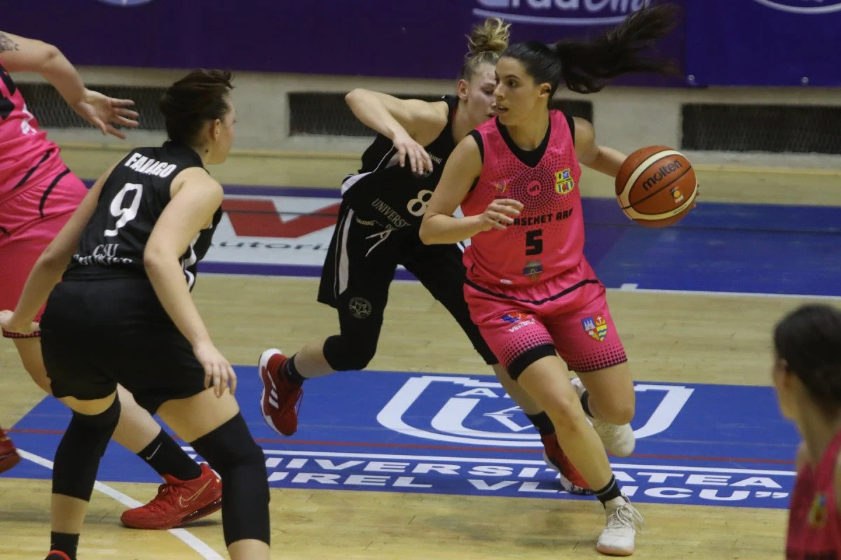 Arădencele îşi aşteaptă prima adversară din play-off. Încă şapte restanţe de jucat