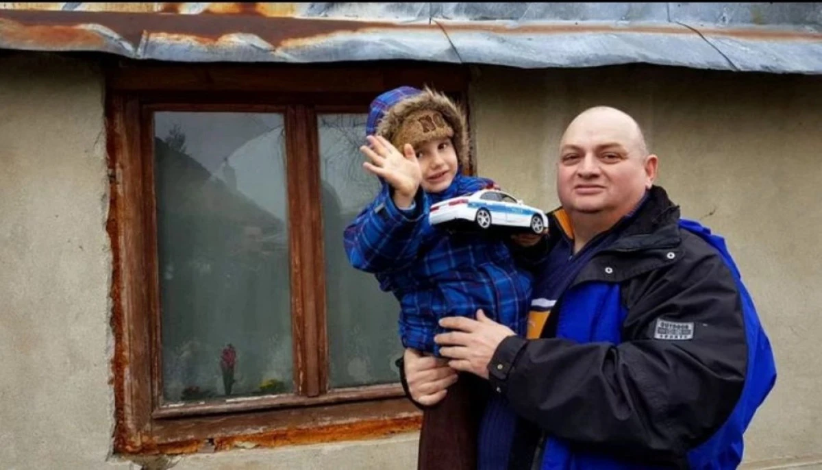 Arădeni cu fainoșag la purtător. Povestea băiețelului de 4 ani, părăsit de părinți și salvat de oameni cu suflet mare
