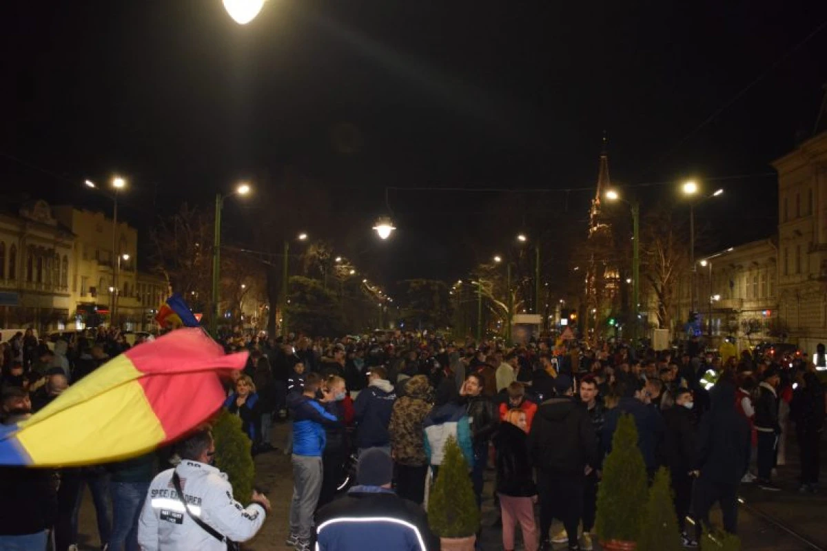 Arădenii, a treia seară în stradă (video)
