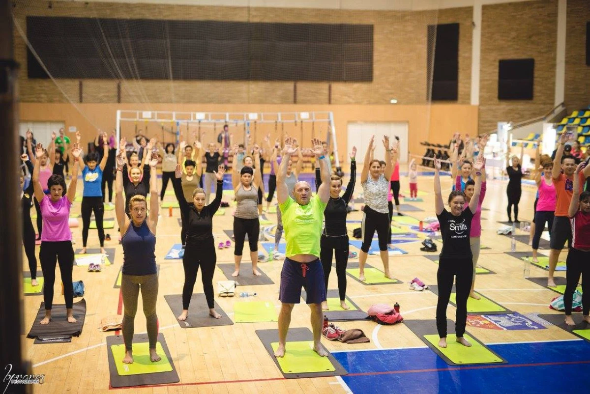 Arădenii încearcă să intre în Cartea Recordurilor, cu cei mai mulți sportivi amatori care fac 500 de genoflexiuni, consecutiv!