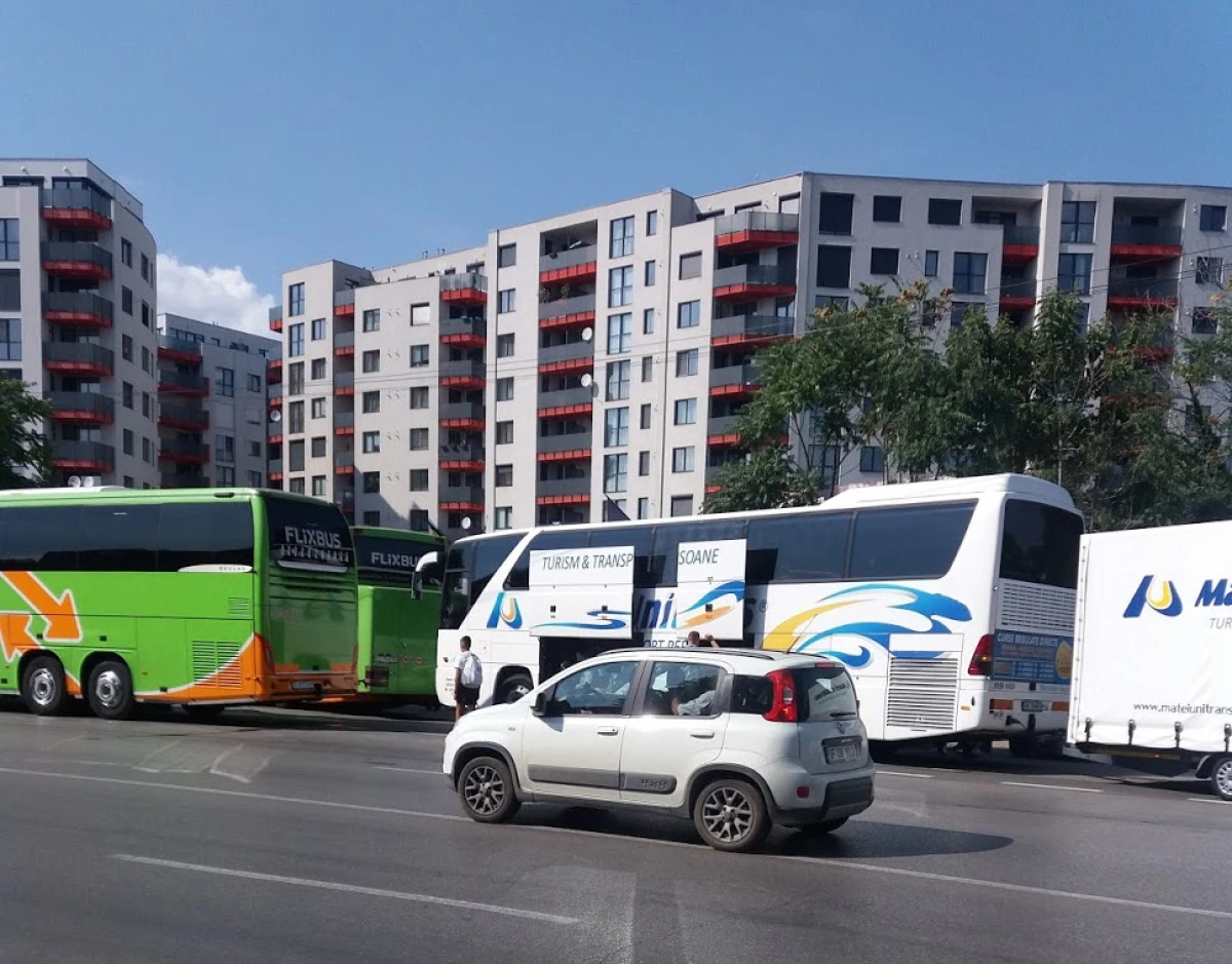 Arădenii se plâng de zgomotul produs de autocare în zona autogării de pe strada Corneliu Coposu