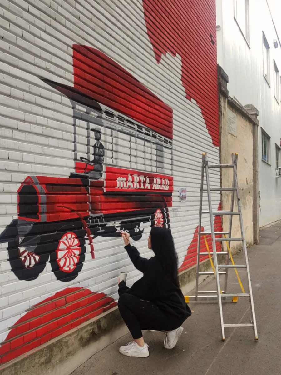 „Aradul Colorat” aduce viață zidurilor – pictură murală spectaculoasă la Casa MARTA