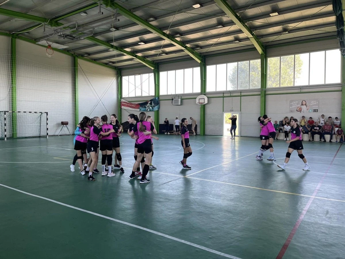 Aradul contează în handbalul juvenil: victorii pentru fetele de la CSȘ Gloria și HC Beldiman