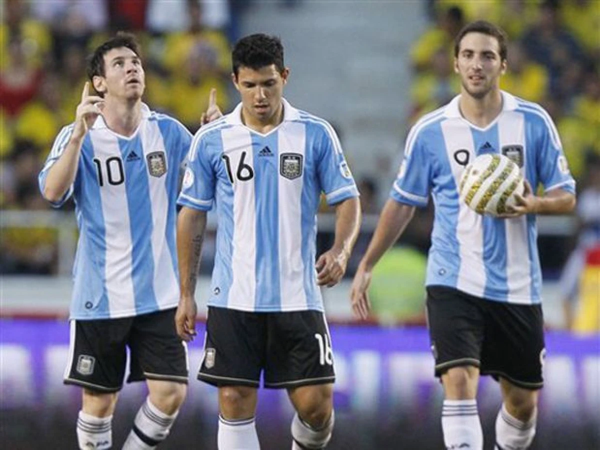 ARGENTINA ATACA MONDIALUL BRAZILIAN CU MESSI, HIGUAIN SI AGUERO