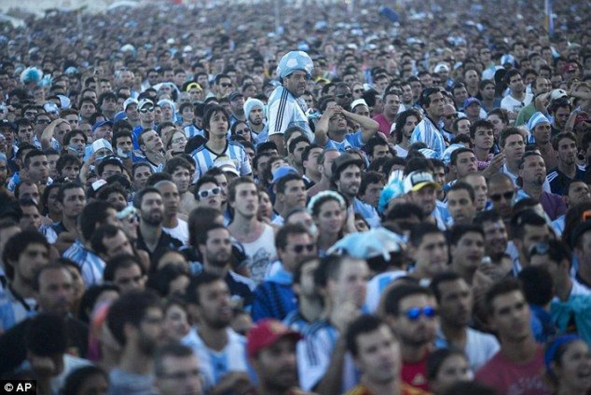 ARGENTINA PLANGE SI ISI APLAUDA VICECAMPIONII MONDIALI