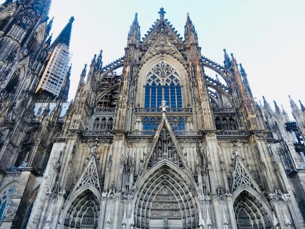 Arhiepiscopia din Koln, condamnată la plata a 300.000 de euro despăgubiri unui bărbat abuzat de un preot