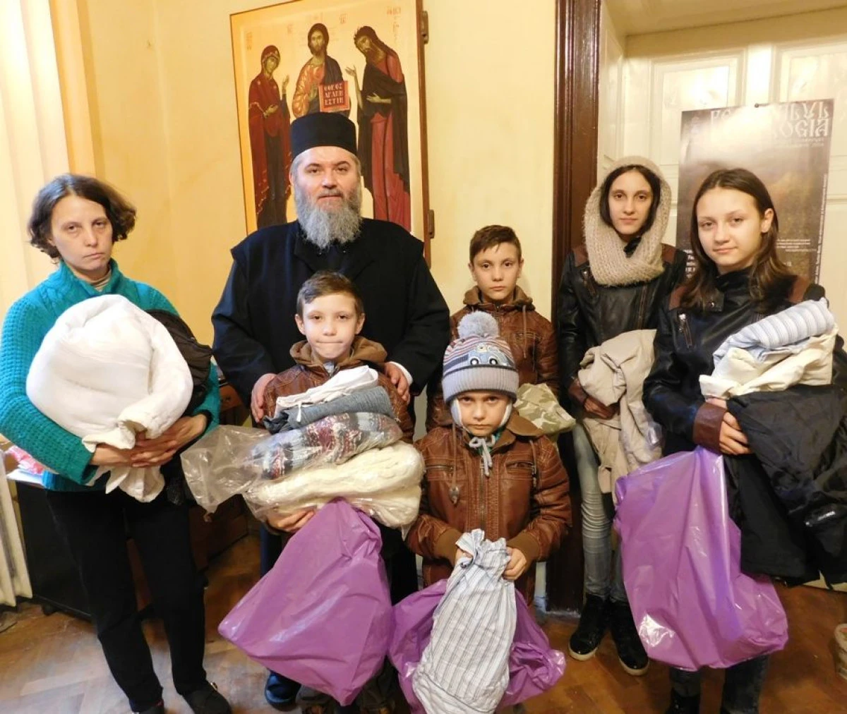 ARTICOLE DE IMBRACAMINTE PENTRU COPIII ARADENI DIN FAMILII CU O SITUATIE PRECARA