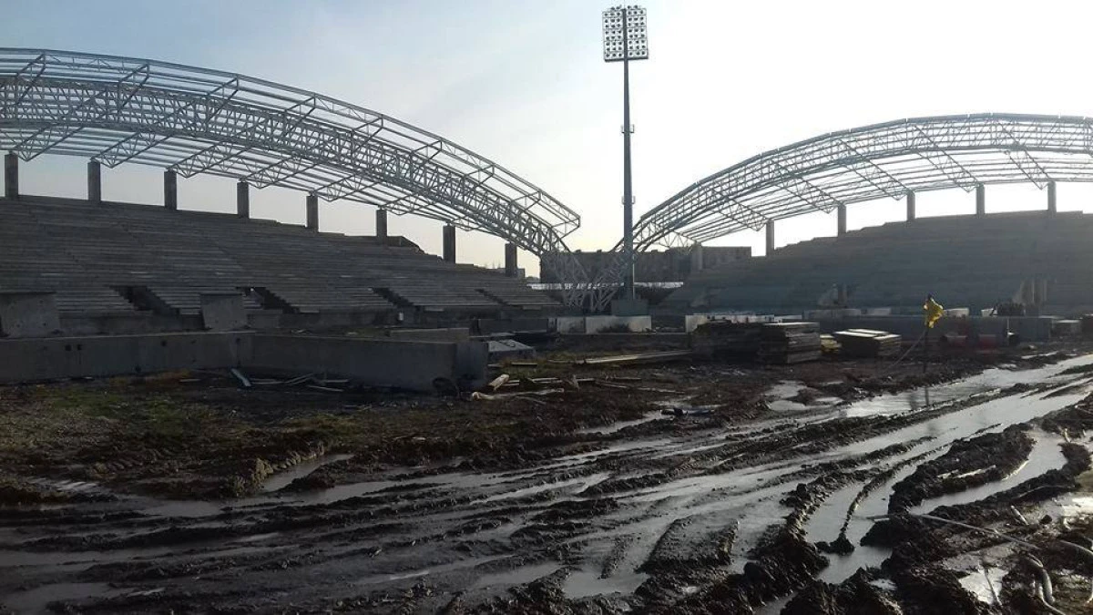 Aşa arată stadioanele Aradului! UTA şi Motorul trebuiau finalizate de luni bune