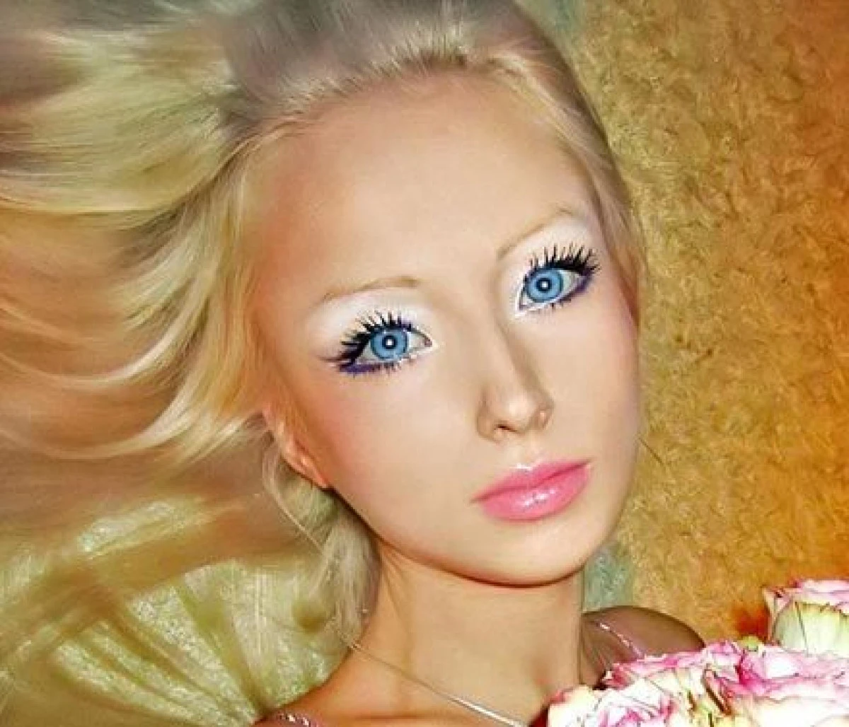 ASA REALIZEZI MACHIAJUL DE PAPUSA BARBIE