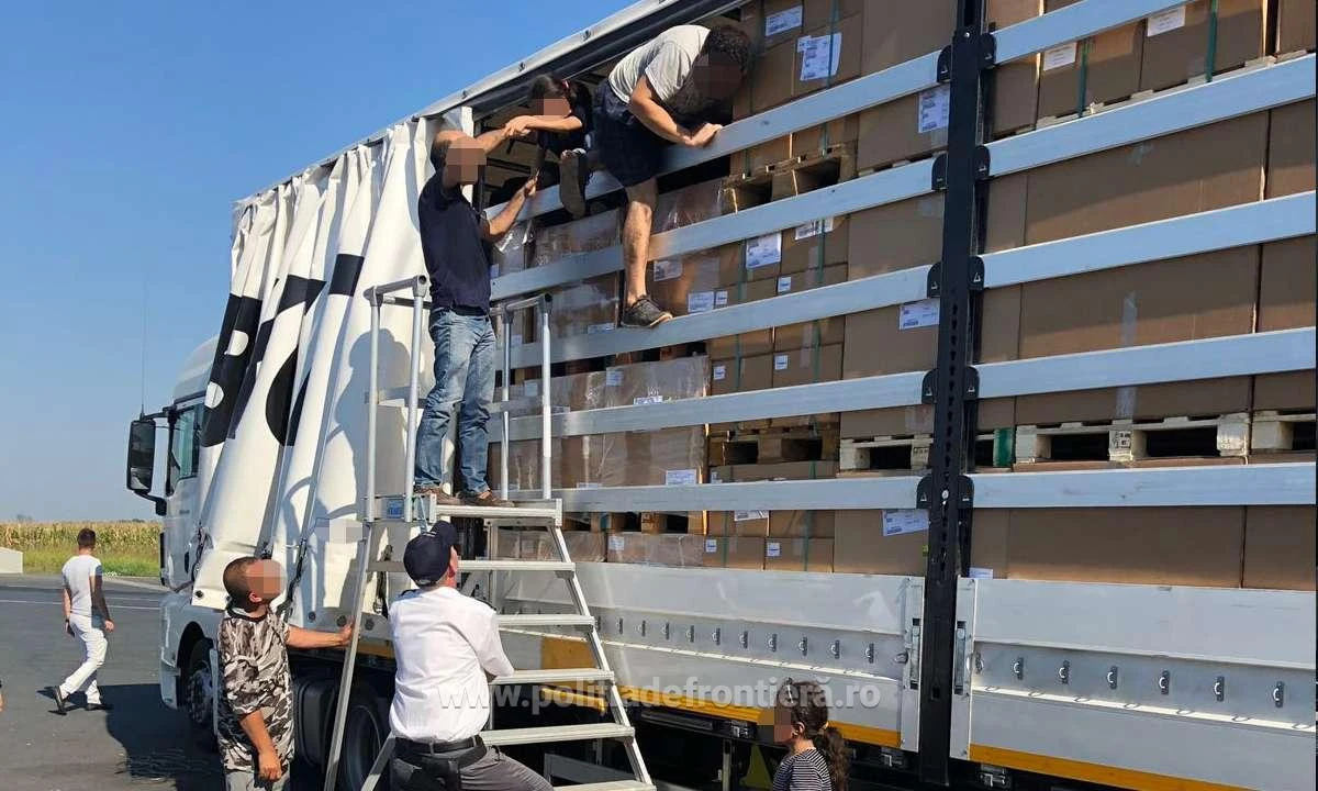 Ascunși în automarfare cu intenția de a trece ilegal în Ungaria
