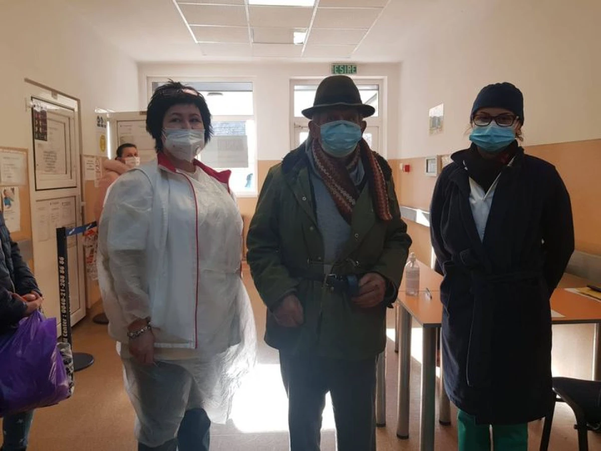 Asistentele medicale de la Judeţean i-au luat locul lui Sfântul Nicolae, pentru un bărbat de 84 de ani