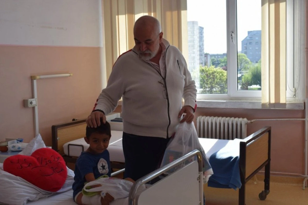 “Asociația pentru Reformă Civică și Democrație” a împărţit pachete în Spitalul Judeţean
