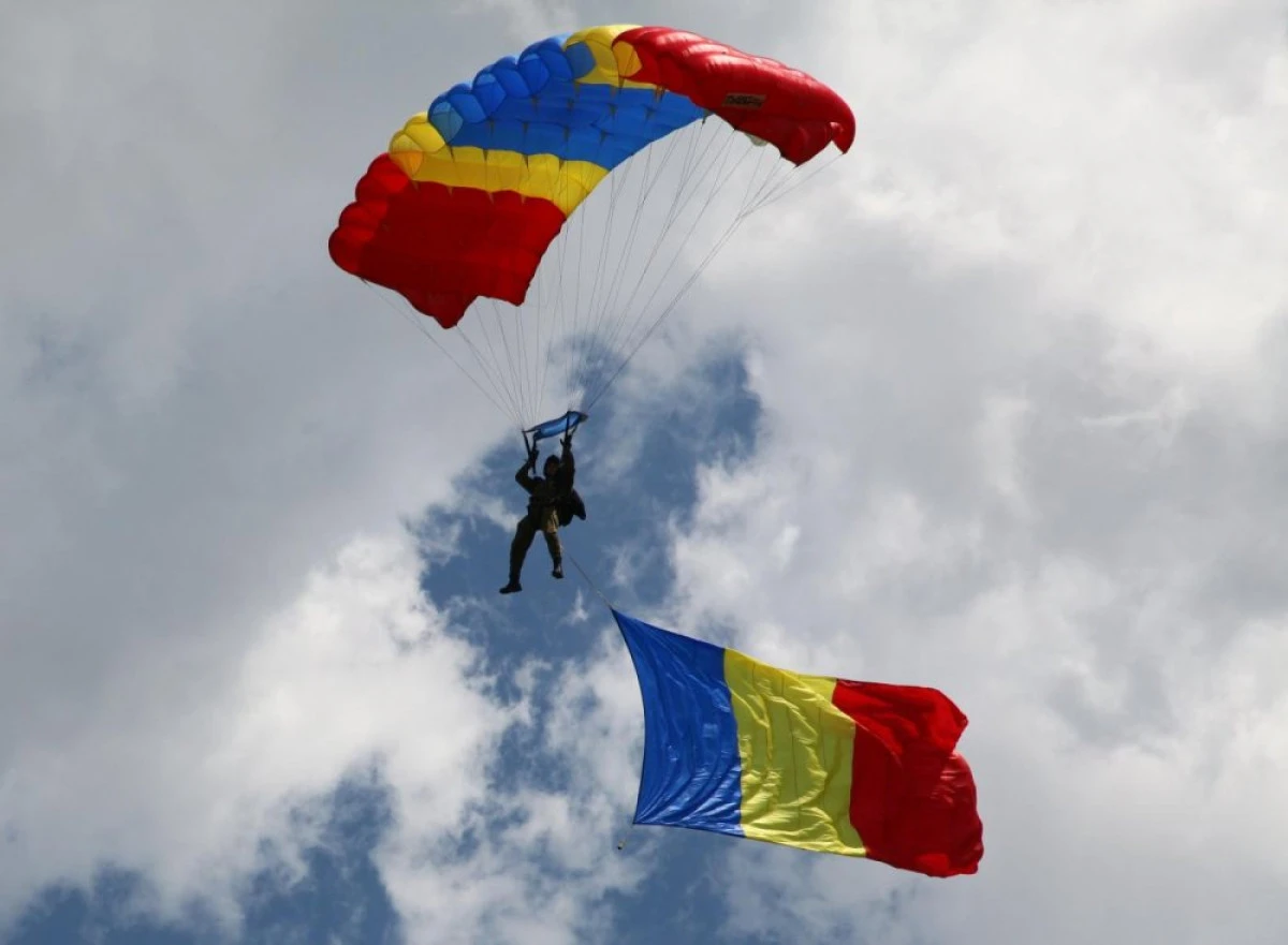 Astăzi este Ziua Paraşutiştilor Militari