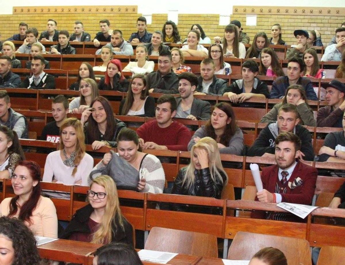 Astăzi începe un nou an universitar