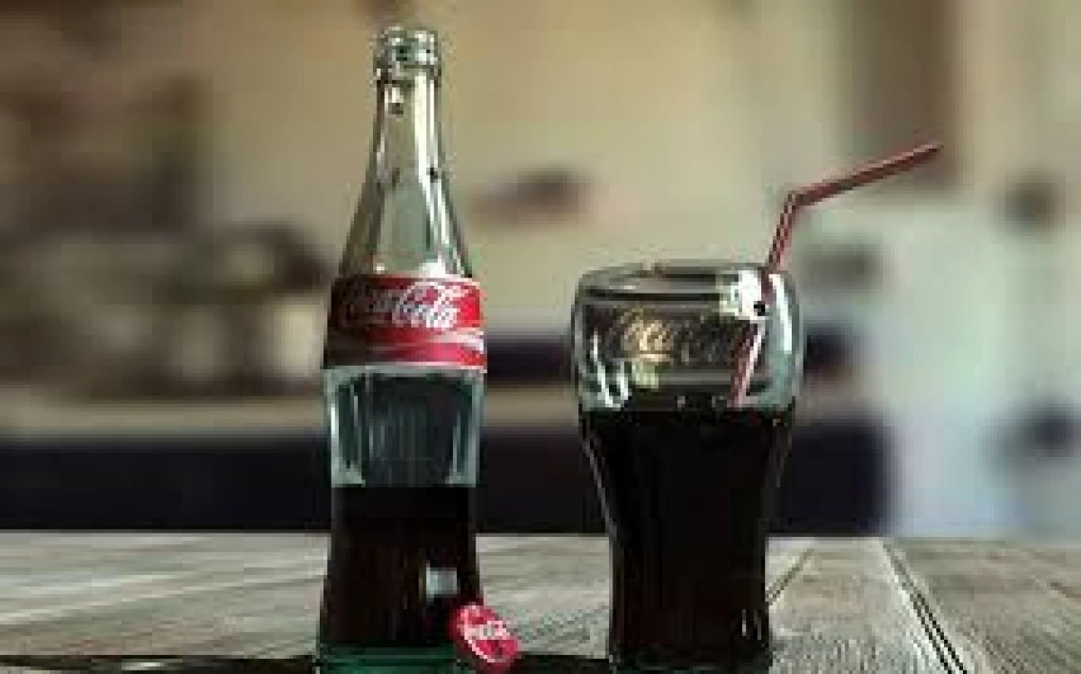 ASTAZI  SE IMPLINESC 129 DE ANI DE CAND LUMEA A FACUT CUNOSTINTA CU BAUTURA COCA-COLA