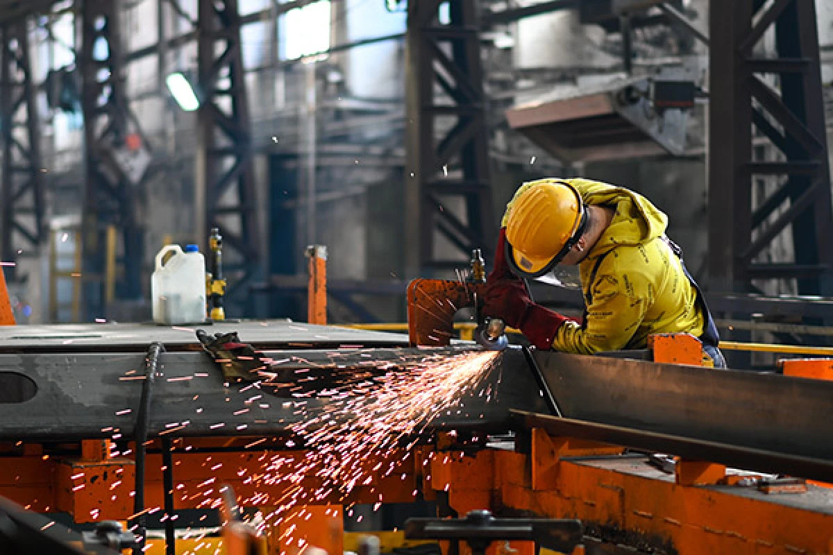 Astra Rail Industries își trimite în şomaj tehnic angajaţii