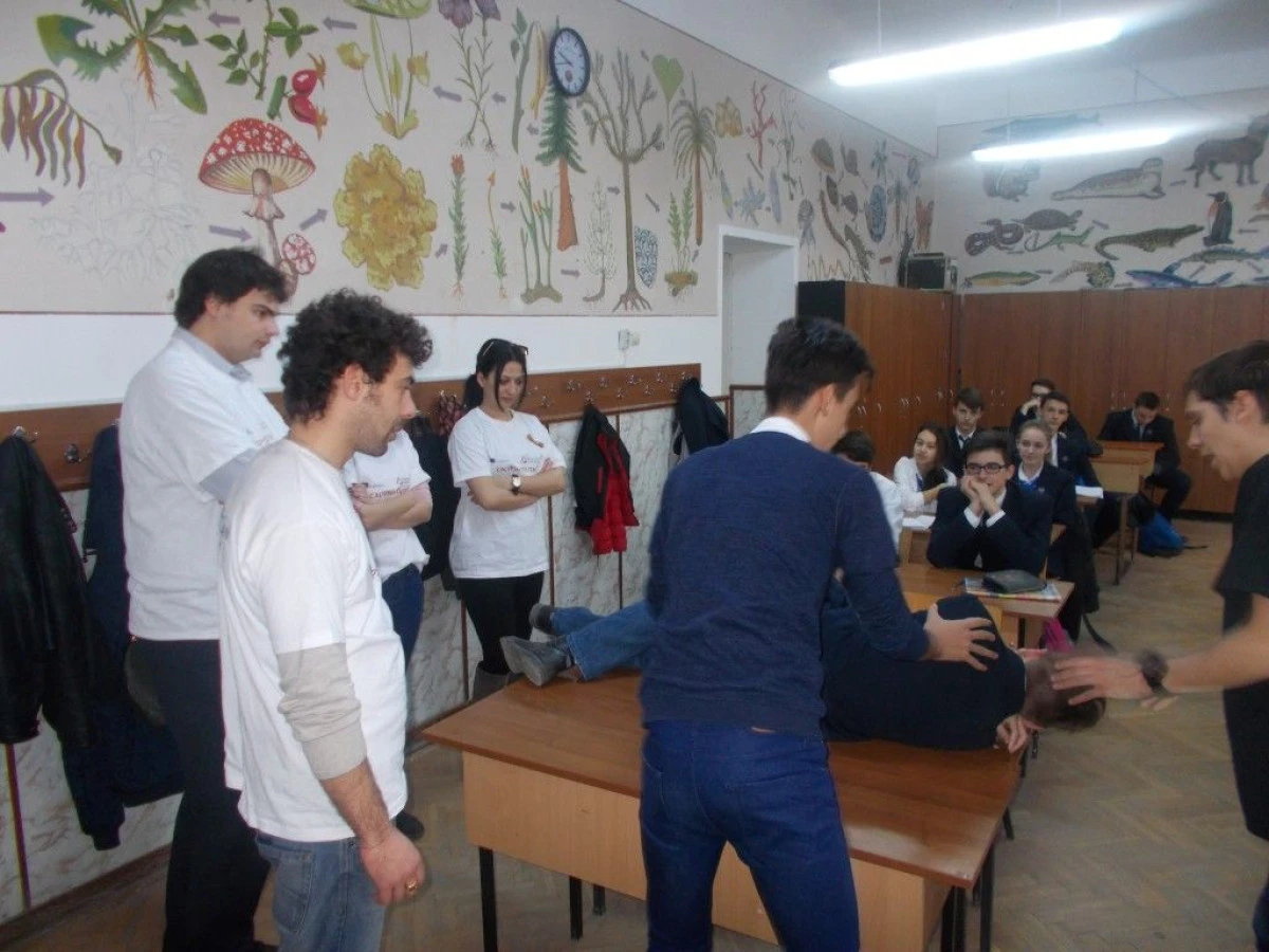 ATELIERE CU TEHNICI DE PRIM AJUTOR LA LICEUL PEDAGOGIC "DIMITRIE TICHINDEAL" ARAD