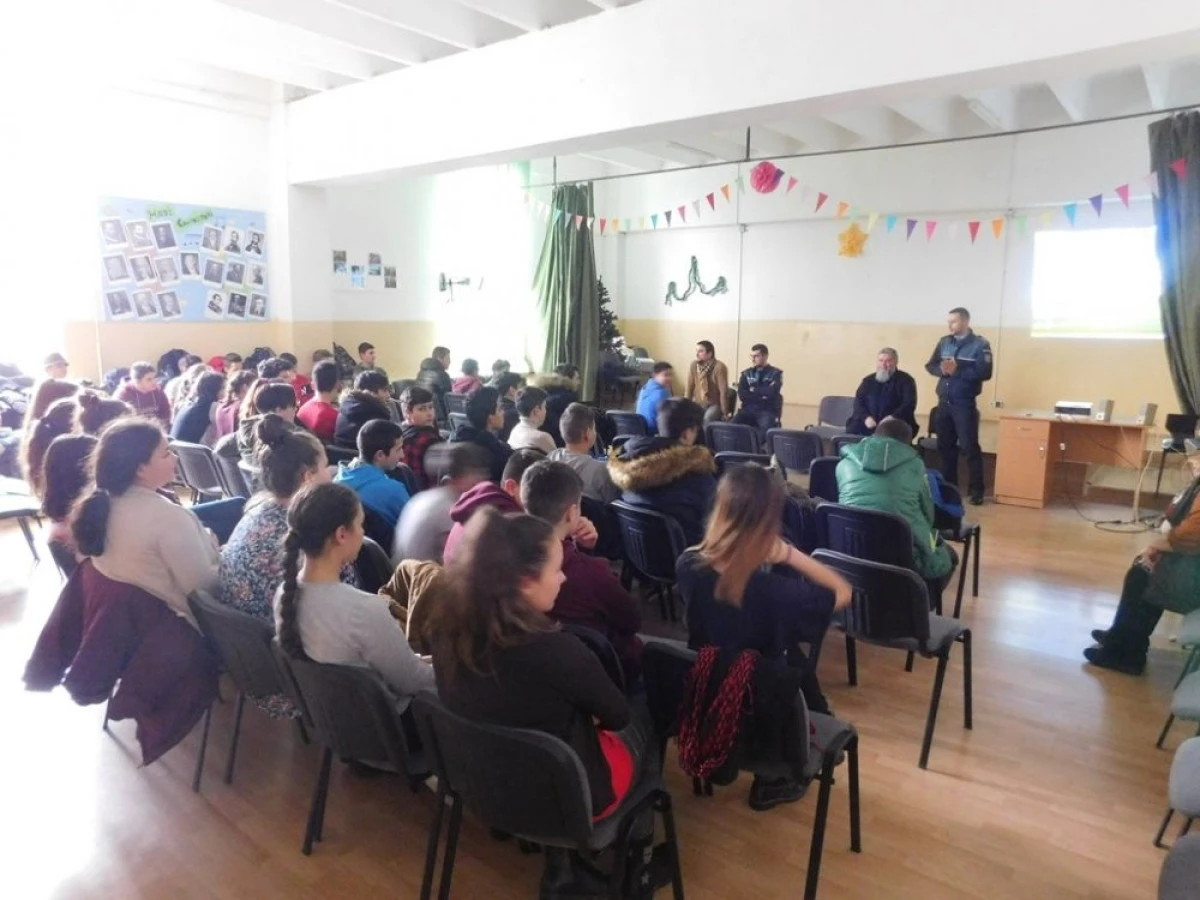 Ateliere informativ-preventive despre dependența de droguri și fenomenul de tip bullying, organizate la Școala Generală din Vladimirescu