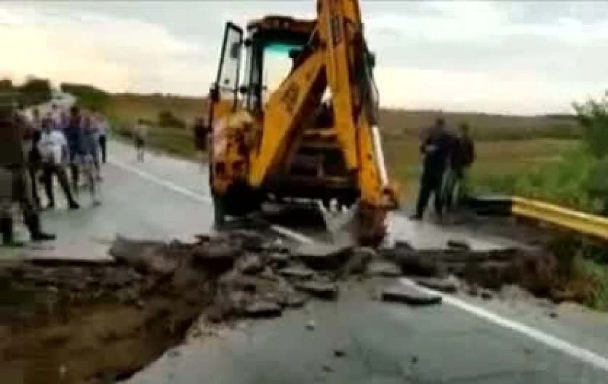 Atenţie, șoferi! Circulaţie blocată între Aluniş şi Frumuşeni