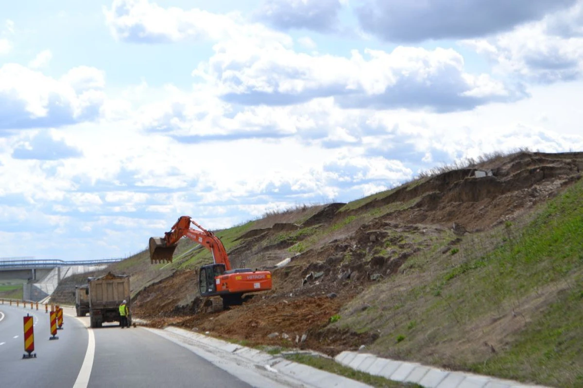 ATENTIE SOFERI ! PE AUTOSTRADA ARAD - TIMISOARA SE FAC NOI REPARATII