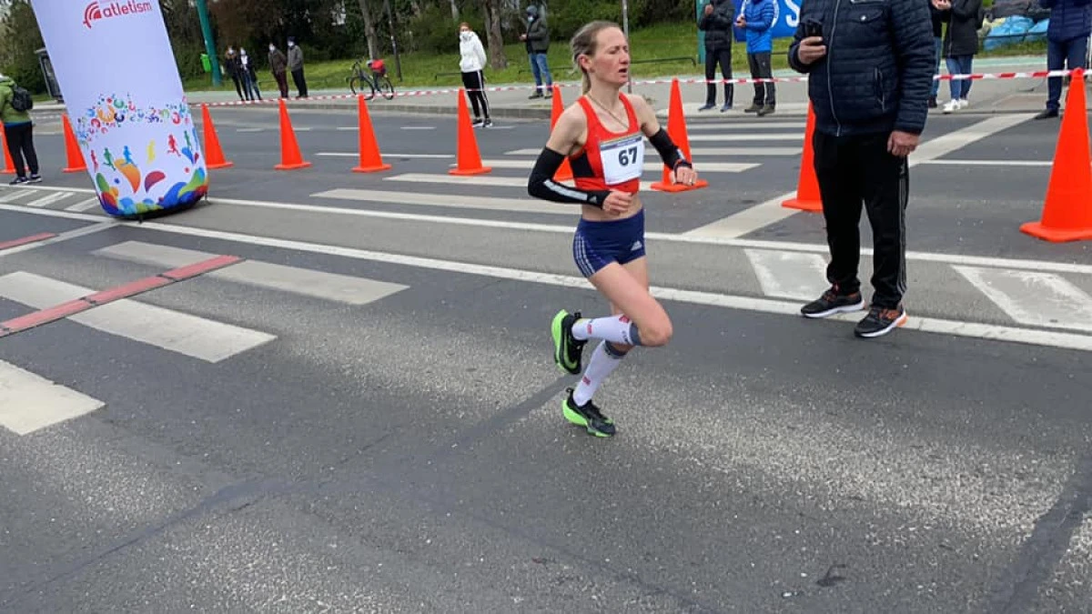 Atleta Liliana Dragomir, de la CSU Arad, este vicecampioană naţională la 10 kilometri