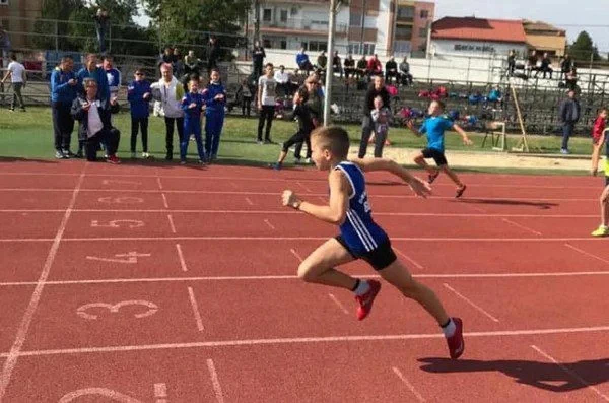Atleți de la cluburi din România și Ungaria se întrec în weekend, pe stadionul Gloria din Arad