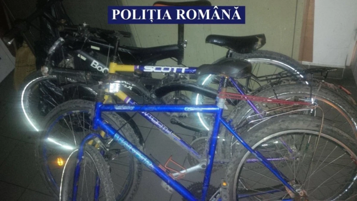 Au furat biciclete și le-au vândut