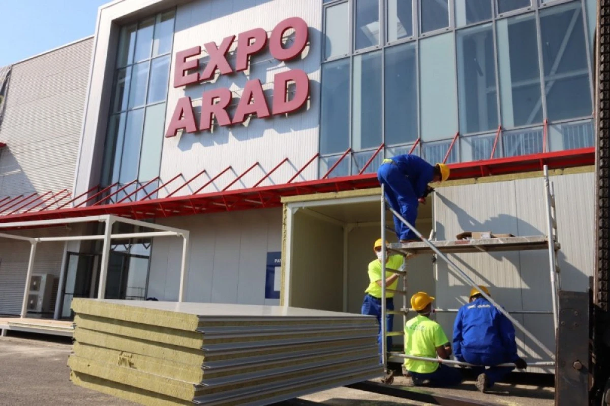 Au început lucrările de amenajare a spitalului de campanie de la Expo Arad
