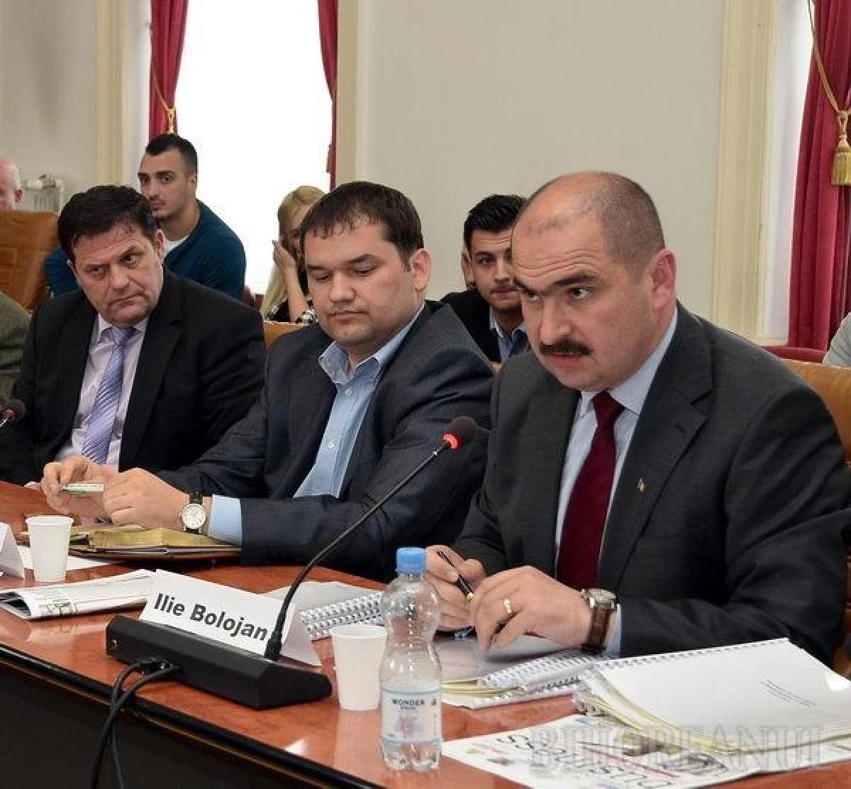 „Aura" lui Bolojan începe să apună: unul dintre cei mai buni miniștri îl acuză de incultură și ură față de cultură