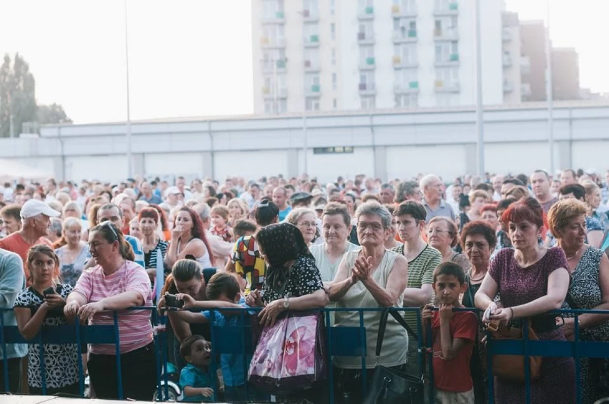 AUREL VLAICU, CARTIERUL FĂRĂ ZONE VERZI. ZILELE ARADULUI SE SĂRBĂTORESC ÎN „PARCUL“ KAUFLAND