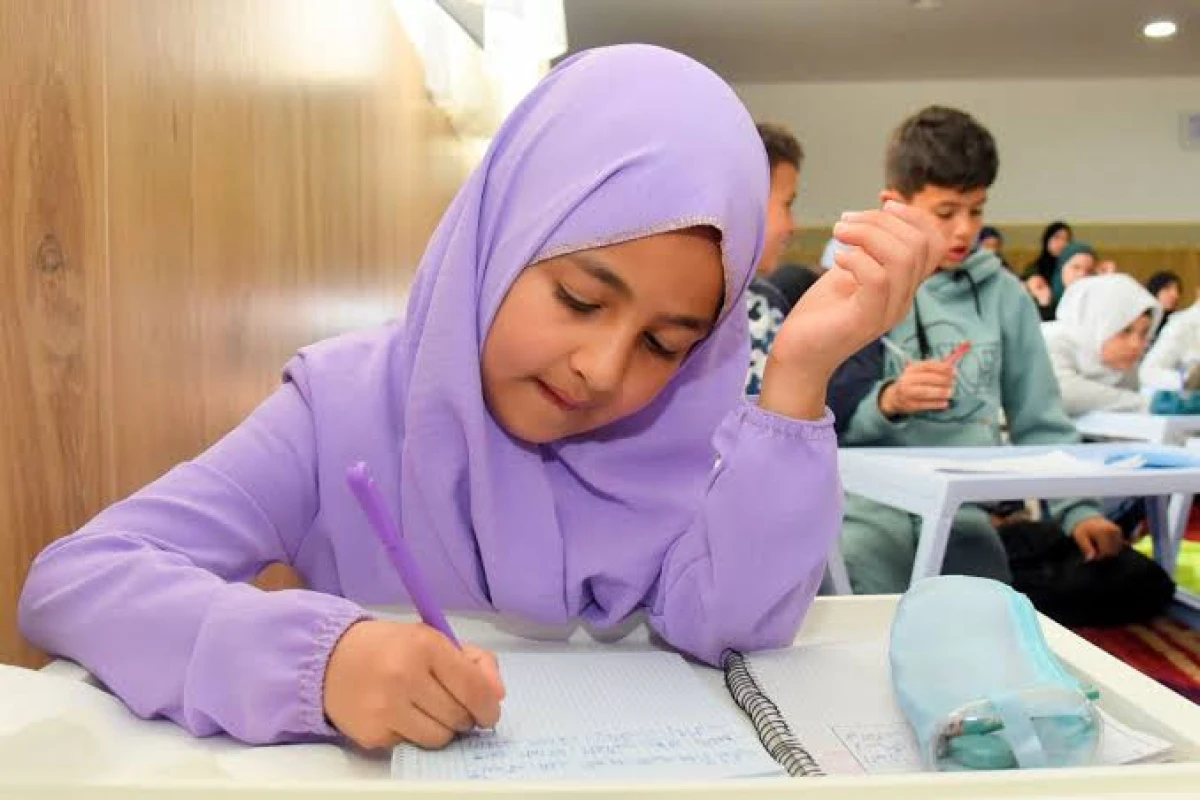  Austria interzice vălul islamic în școli. Fetele sub 14 ani nu mai pot purta hijab 