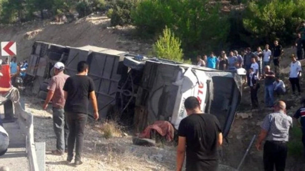 Autobuz al armatei răsturnat în Turcia: cinci militari morţi şi zece răniţi