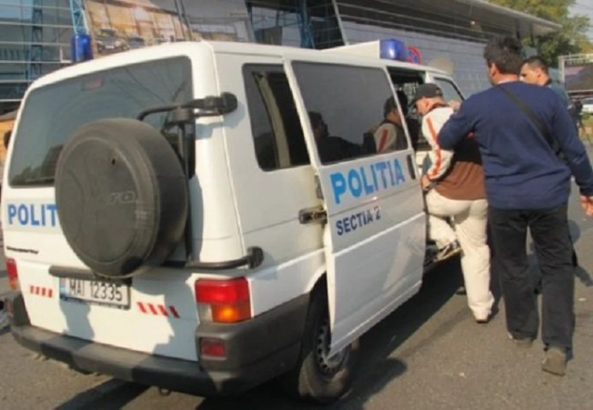 Autorii unui furt de motofierăstraie, identificați de polițiștii din Pecica