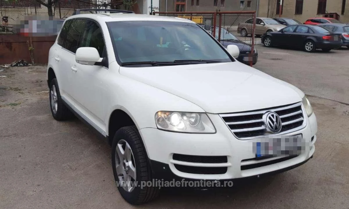 Autoturism căutat de autorităţile din Italia, descoperit de poliţiştii de frontieră arădeni