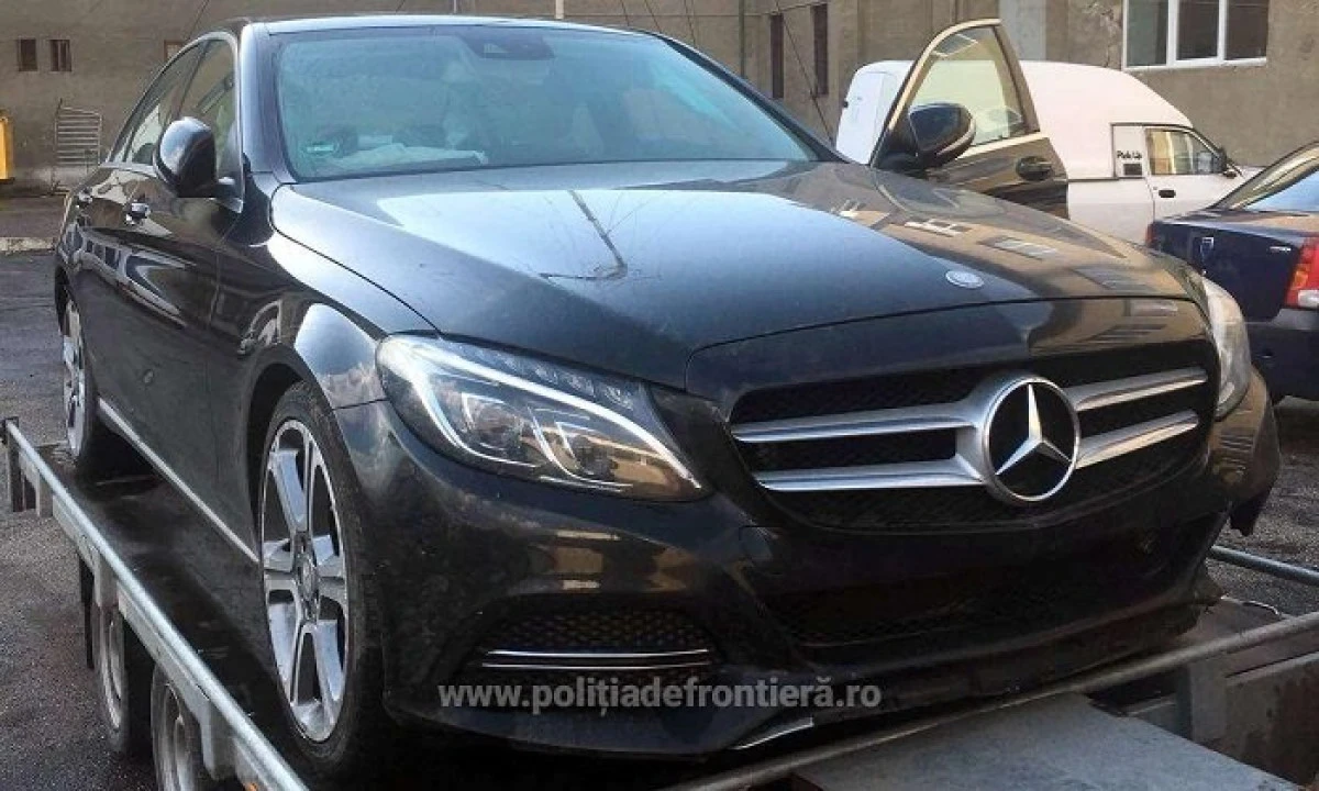 Autoturism căutat în Germania, descoperit în Vama Nădlac