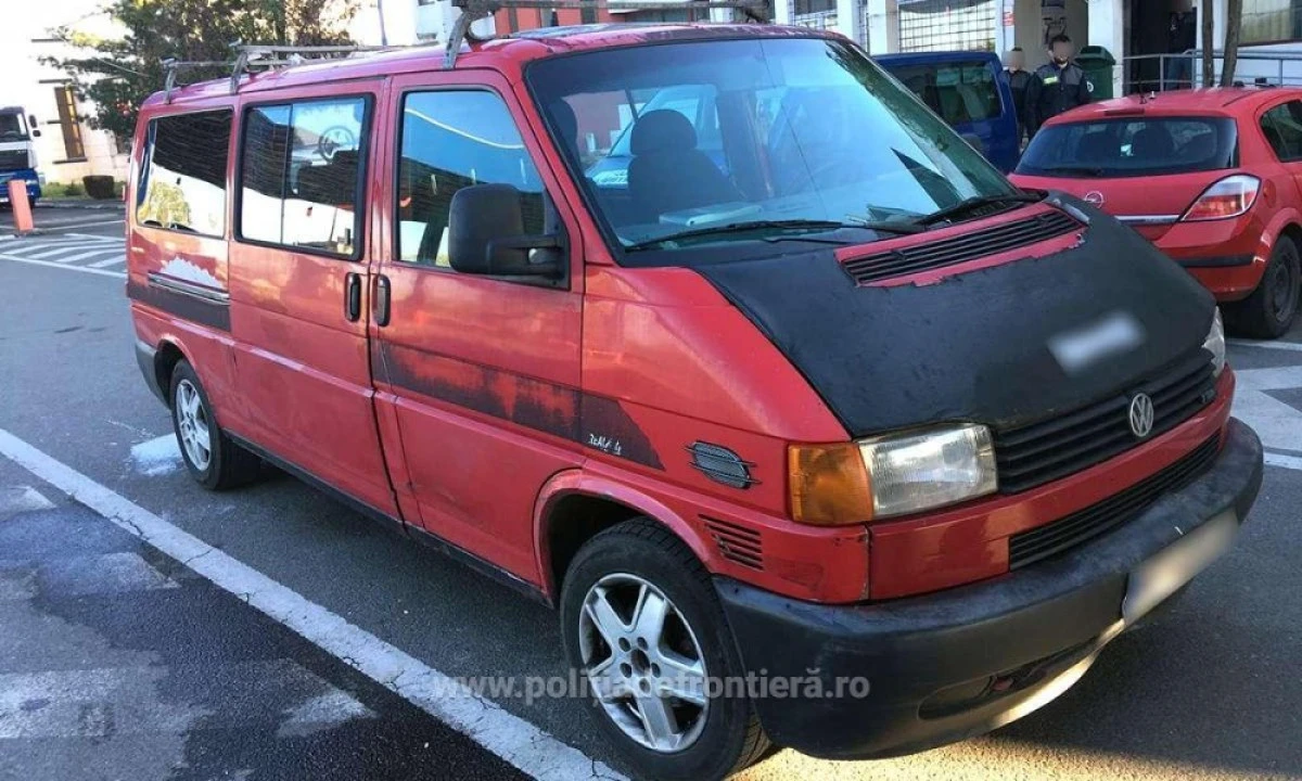 Autoturism căutat în Italia, depistat de poliţiştii de frontieră arădeni
