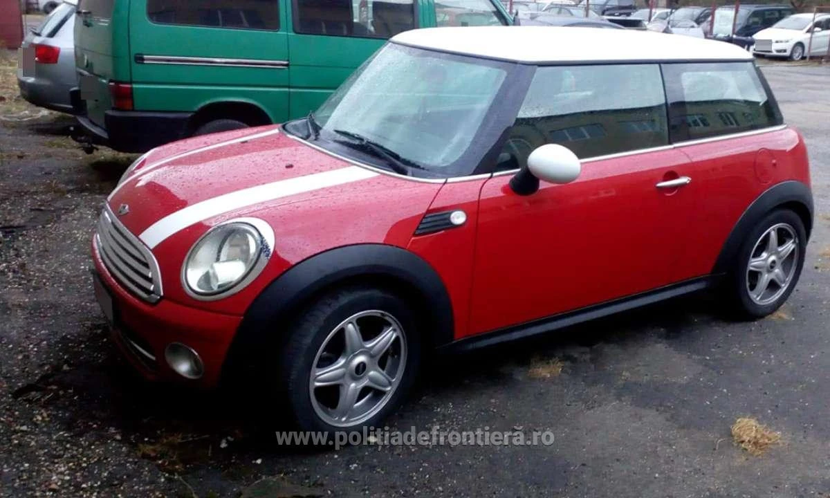 Autoturism căutat în Italia, descoperit de polițiștii de frontieră arădeni