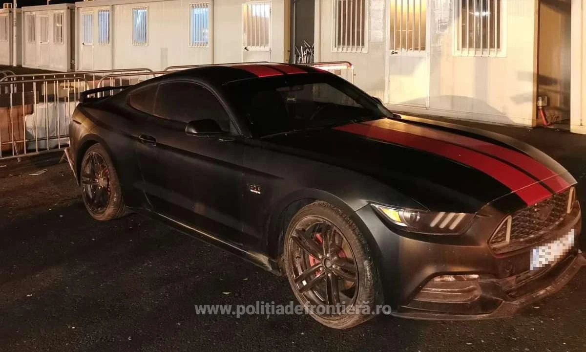 Autoturism dat în urmărire de autoritățile din România, descoperit în P.T.F. Nădlac II