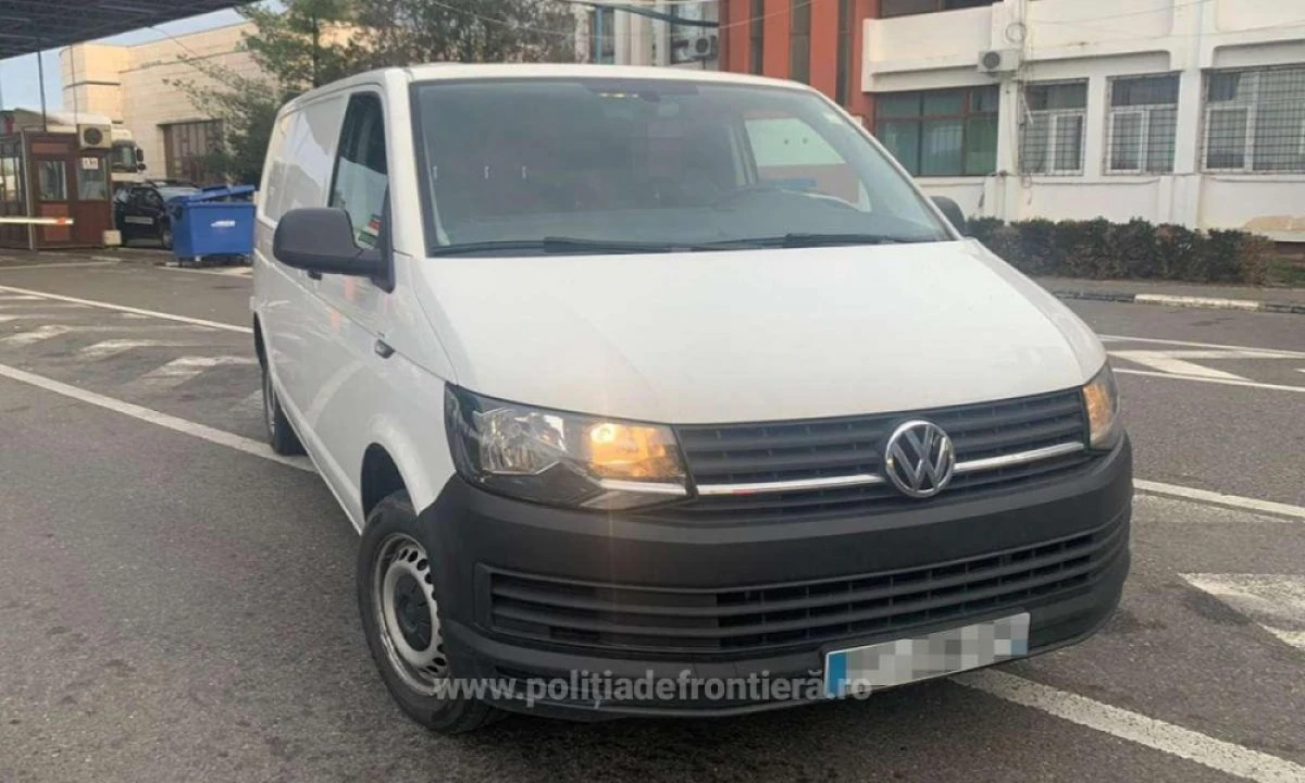 Autoutilitară căutată de autorităţile din Franţa, descoperită în vama Nădlac