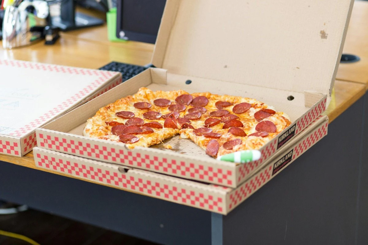 Avantajele personalizării cutiilor de pizza pentru brandul tău
