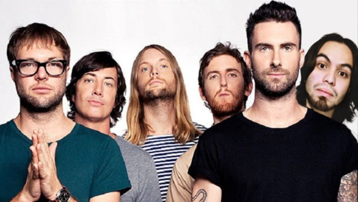 AVIONUL TRUPEI MAROON 5, LOVIT DE UN FULGER