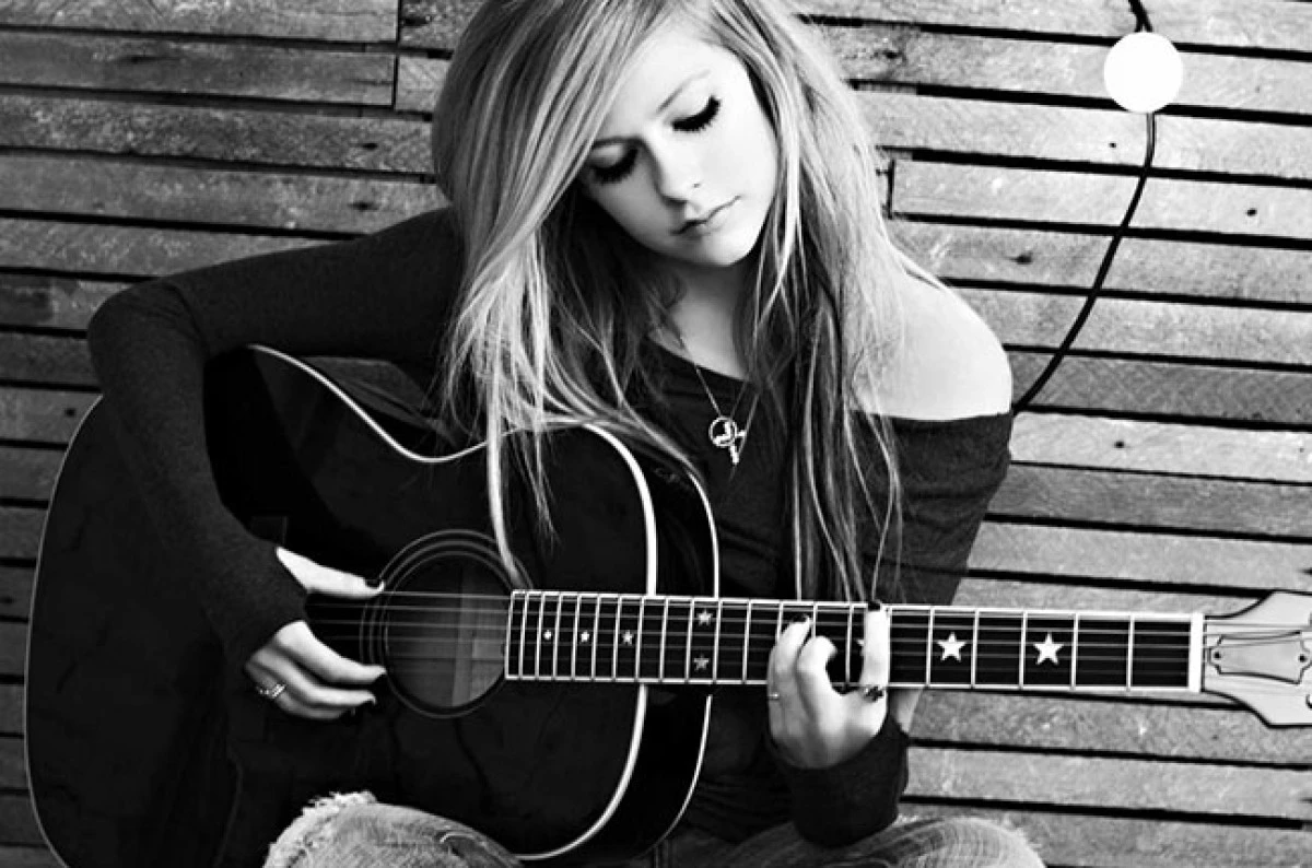 Avril Lavigne, declarată ”cea mai periculoasă celebritate”