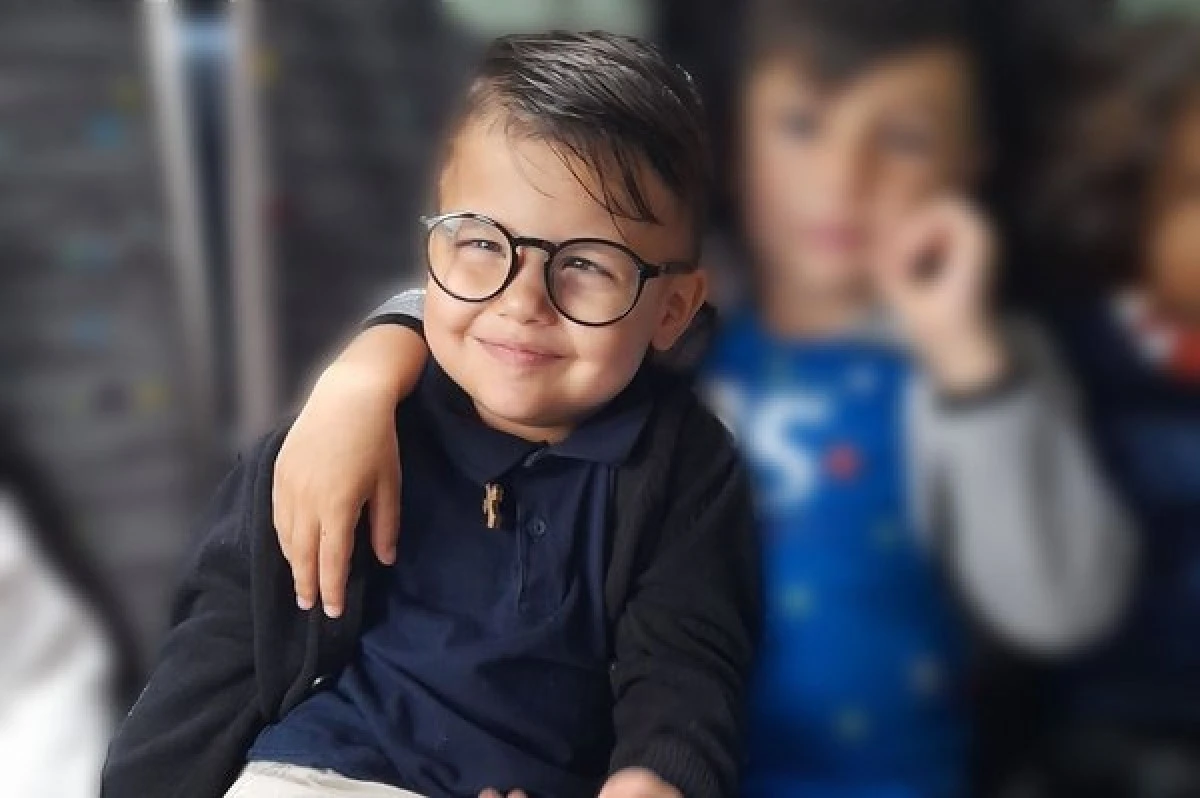Băiețel de 4 ani, diagnosticat cu o malformație unică în Romania